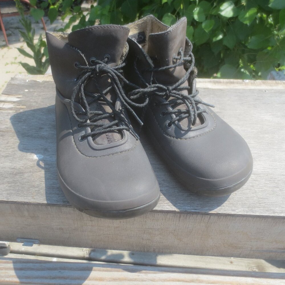 Unisex Fashion Friendly Genuine Crocs Ankle Boots with Faux Fur Lining - 9M/11W